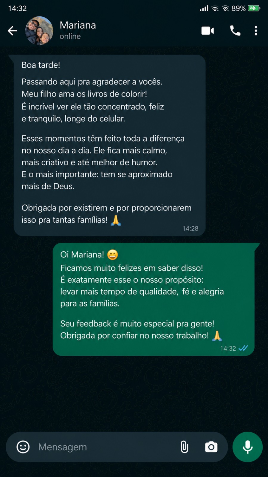 Conversa no WhatsApp: Mariana agradece e diz que o filho ama os livros de colorir, longe do celular